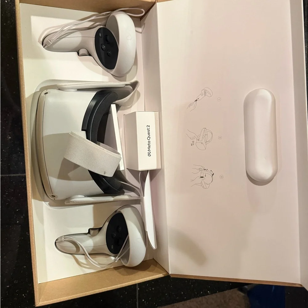 Oculus White VR Headset with Controllers